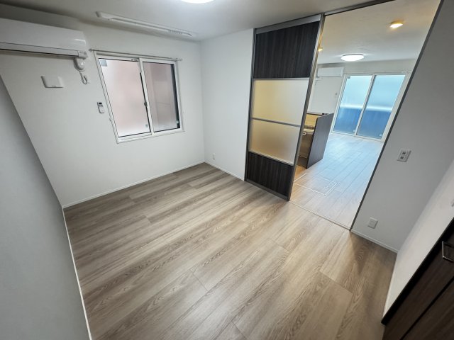 その他部屋・スペース　広くて明るい寝室