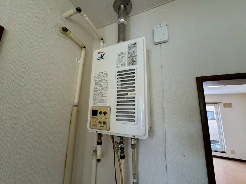 その他設備　こちらの給湯器で、お湯が温まりますよ～。