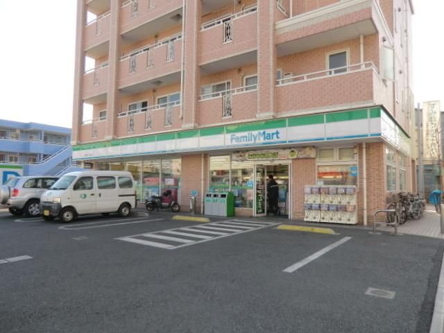 コンビニ　ファミリーマート（コンビニ）まで500m