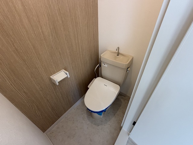 トイレ　※別の棟の参考写真です。