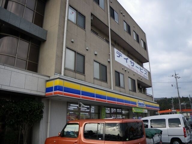 コンビニ　ミニストップ川西西多田店（コンビニ）まで652m