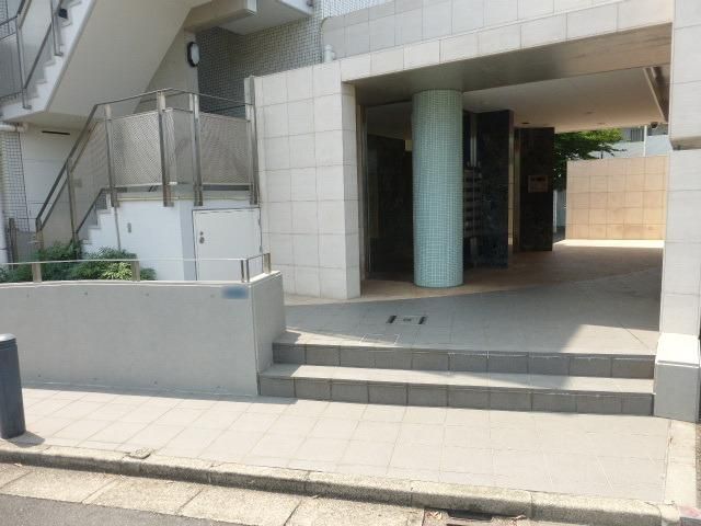 エントランス　★エントランスです★