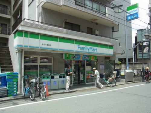 コンビニ　ファミリーマート 本蓮沼駅前店（コンビニ）まで516m