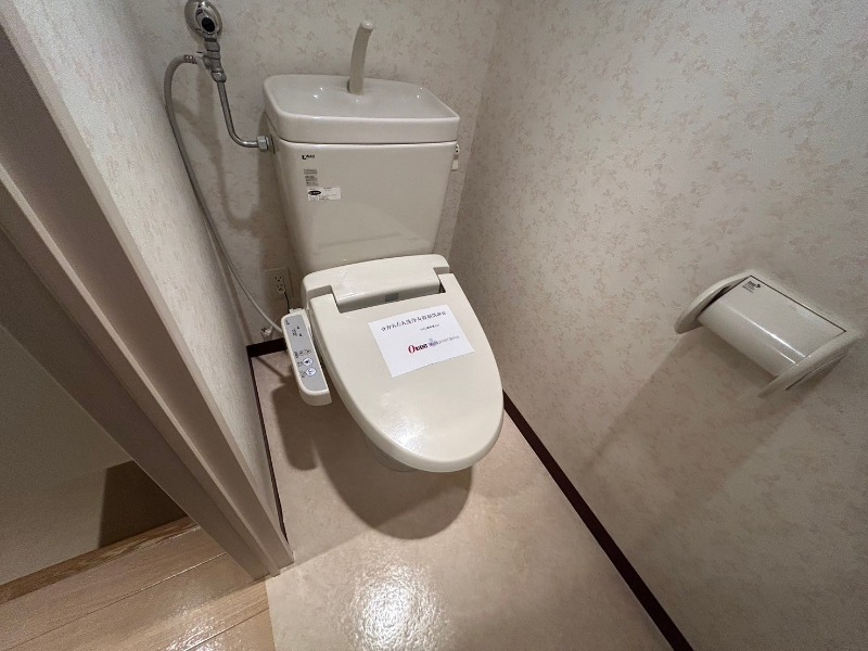 トイレ　ウォシュレット機能がついたトイレ。安心して使用できますね。