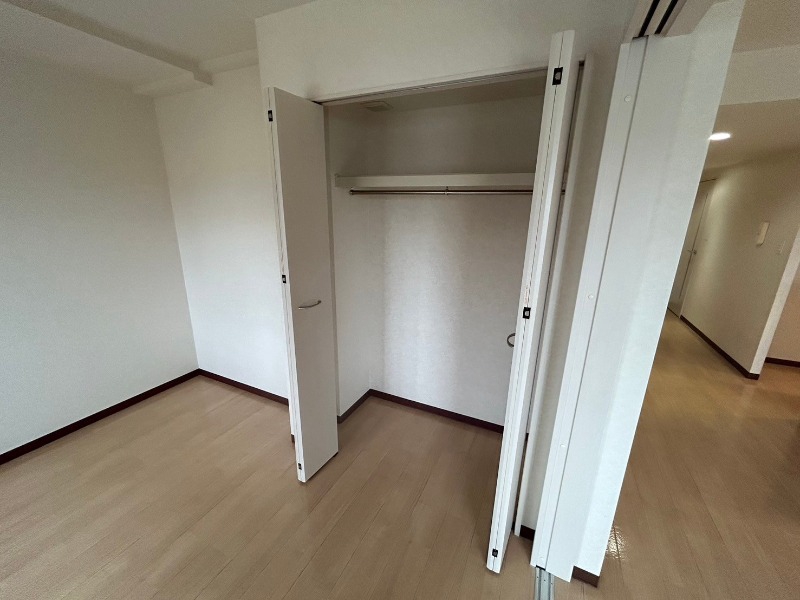 収納　クローゼットは奥行きもあり、荷物が多い方でも安心です。