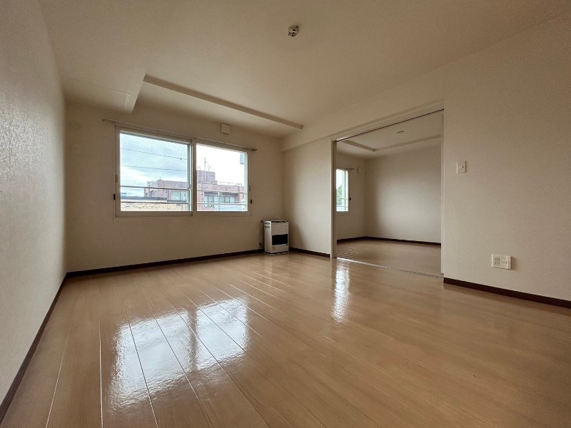 居室・リビング　広くてキレイなお部屋が広がっていて、充実した生活が送れそう。