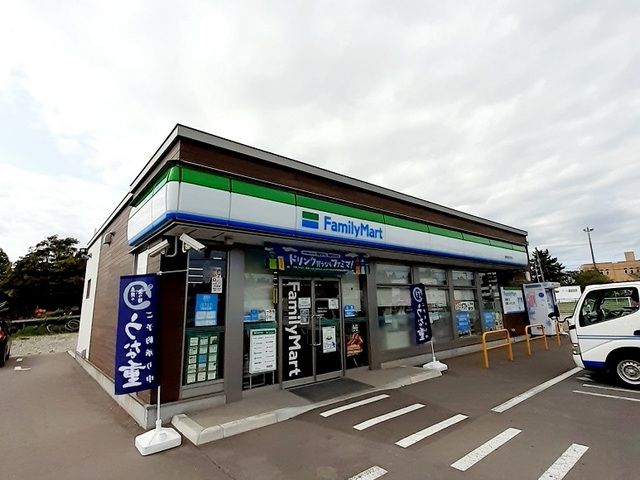 コンビニ　ファミリーマート 函館高丘町店（コンビニ）まで1200m