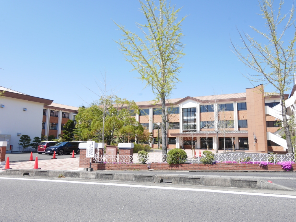 中学校　甲賀市立甲賀中学校（中学校）まで202m