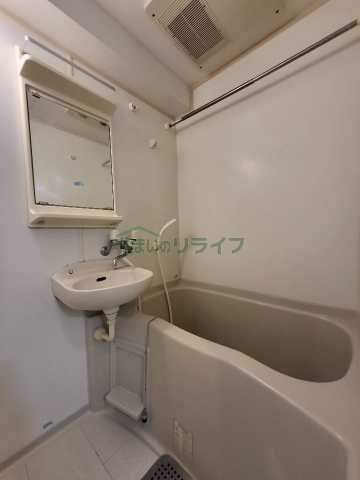 バス・シャワールーム　別部屋参考写真となります。