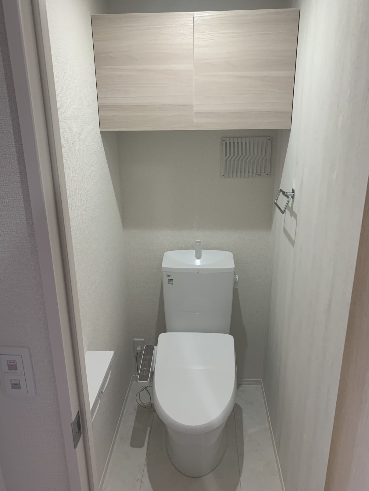 トイレ　イメージ写真　温水洗浄便座付トイレ