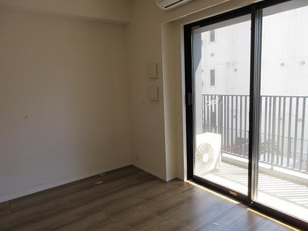 居室・リビング　他部屋参考写真です。