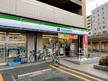 コンビニ　ファミリーマート 本庄西二丁目店（コンビニ）まで263m