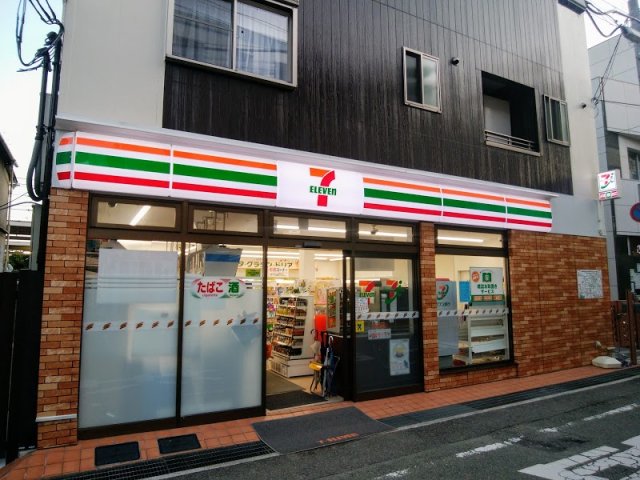 コンビニ　セブン－イレブン　阪急雲雀丘花屋敷駅前店（コンビニ）まで302m