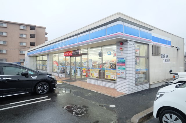 コンビニ　ローソン（コンビニ）まで282m