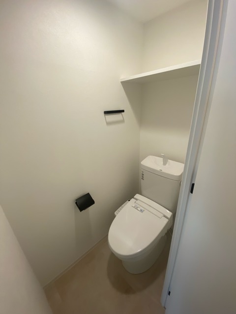 トイレ　温水洗浄便座付きのトイレです♪
