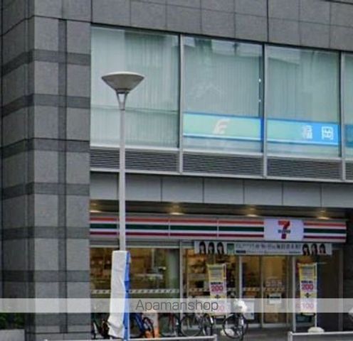 コンビニ　セブンイレブン（コンビニ）まで245m