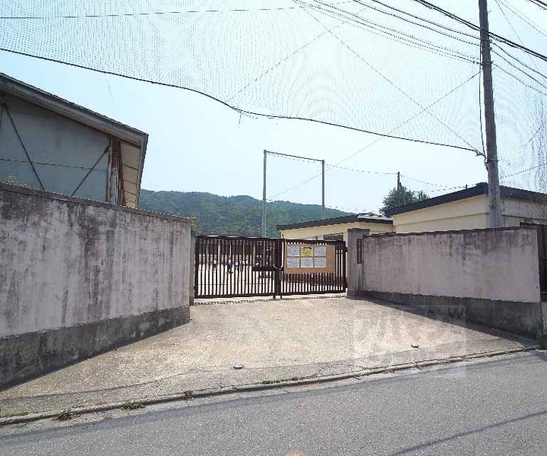 中学校　岡崎中学校（中学校）まで650m