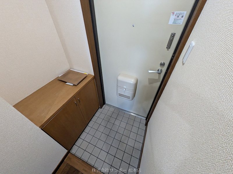 アルピコ交通上高地線 渚駅 徒歩16分 3階建 築32年の玄関写真