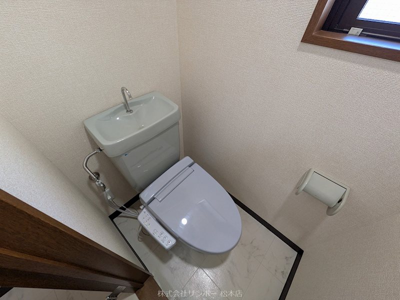 アルピコ交通上高地線 渚駅 徒歩16分 3階建 築32年のトイレ写真