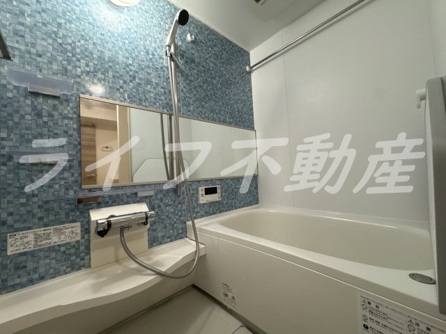 バス・シャワールーム　コンパクトで使いやすいお風呂です
