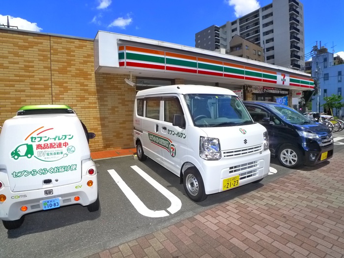 コンビニ　セブンイレブン（コンビニ）まで200m