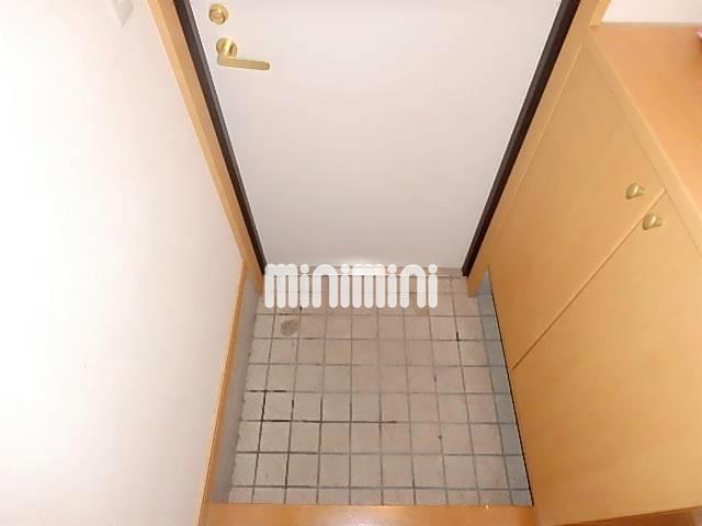 玄関　玄関には下駄箱も付いてます。