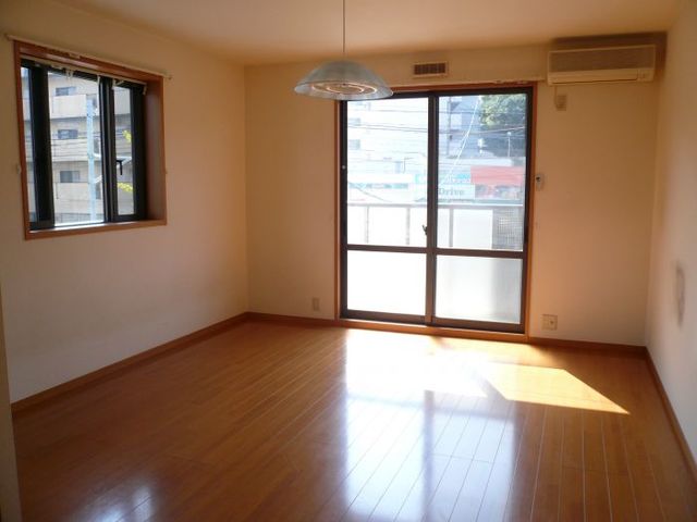 居室・リビング　【洋室】角部屋で明るいお部屋です