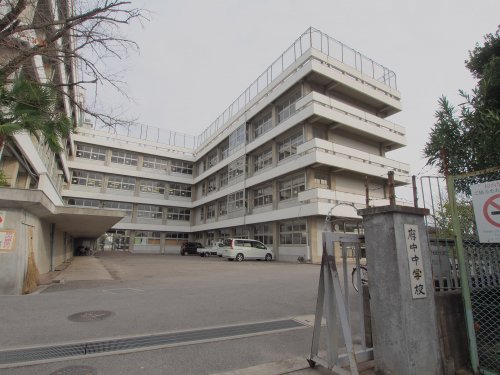 中学校　府中町立府中中学校（中学校）まで682m