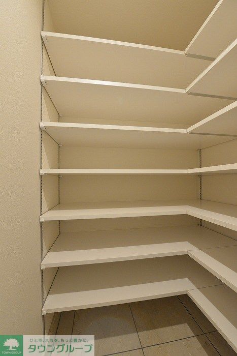 その他設備　シューズインクロークカラータイプ異なります