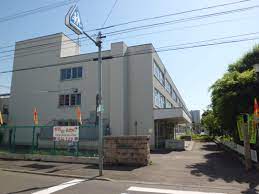 小学校　札幌市立幌西小学校（小学校）まで974m