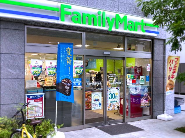 コンビニ　ファミリーマート飯田橋駅北店（コンビニ）まで221m