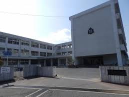 中学校　熊野町立熊野東中学校（中学校）まで605m