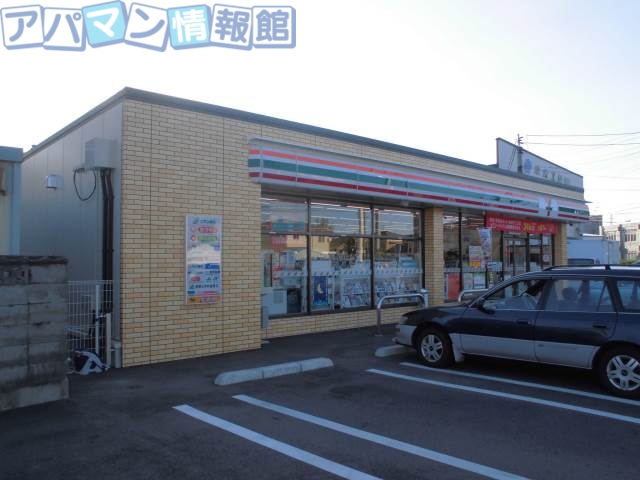 コンビニ　セブンイレブン新潟元町店（コンビニ）まで702m