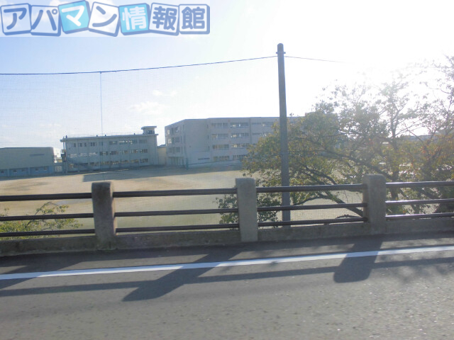 中学校　新潟市立亀田中学校（中学校）まで450m
