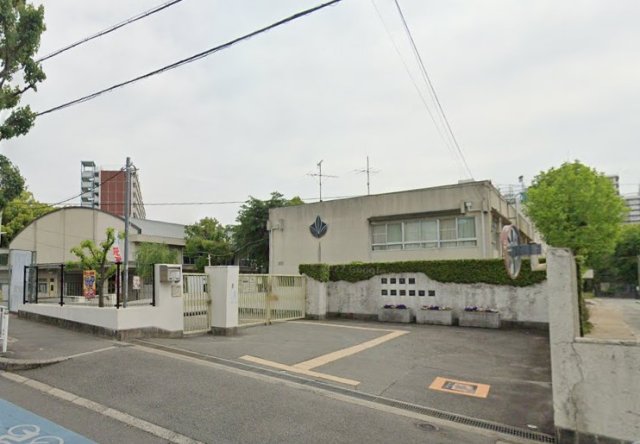 中学校　豊中市立第十四中学校（中学校）まで734m