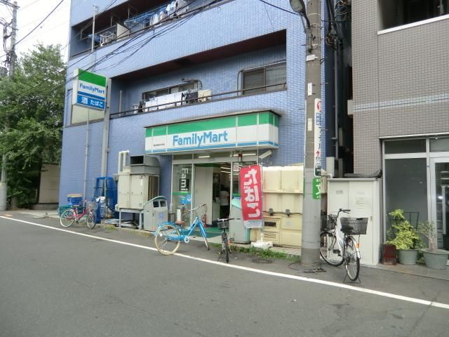 コンビニ　ファミリーマート（コンビニ）まで750m