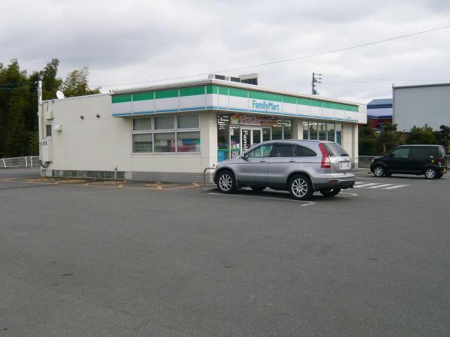 コンビニ　ファミリーマート鈴鹿寺家店（コンビニ）まで1358m
