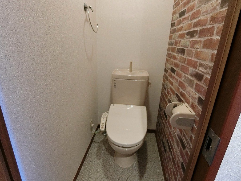 トイレ　癖になるウォシュレット完備