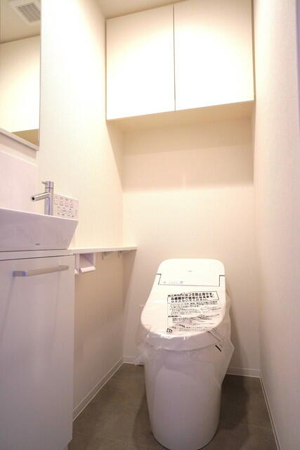 トイレ　※写真は同タイプ住戸です。