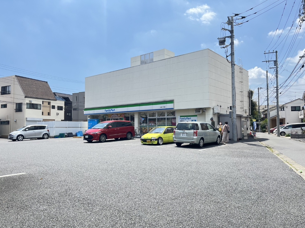 コンビニ　ファミリーマート 小菅三丁目店（コンビニ）まで168m
