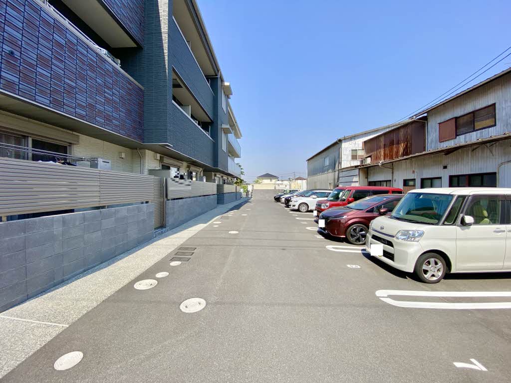 駐車場　1台無料♪