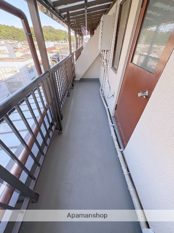 ブルーライン 蒔田駅 徒歩6分 5階建 築54年の内装写真