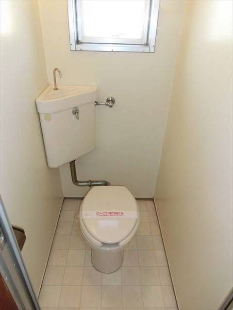 ＪＲ阪和線 紀伊中ノ島駅 徒歩15分 3階建 築42年のトイレ写真