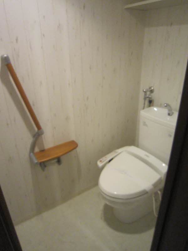 トイレ　落ち着いたトイレです