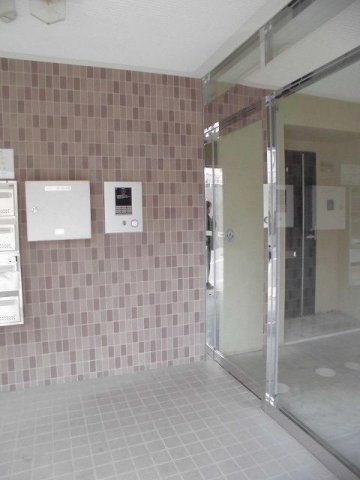 エントランス　落ち着いたエントランスです