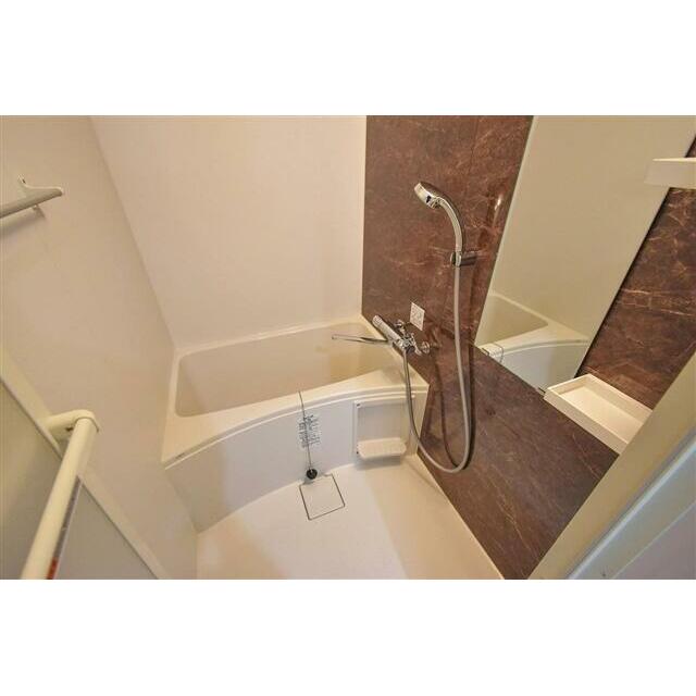 バス・シャワールーム　同タイプの別部屋です