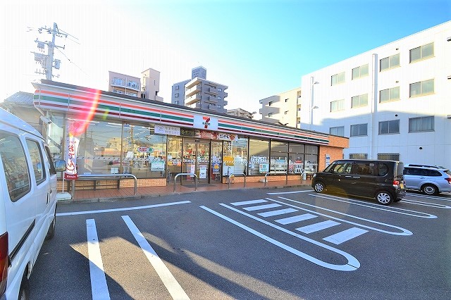 コンビニ　セブンイレブン皆実町店（コンビニ）まで375m