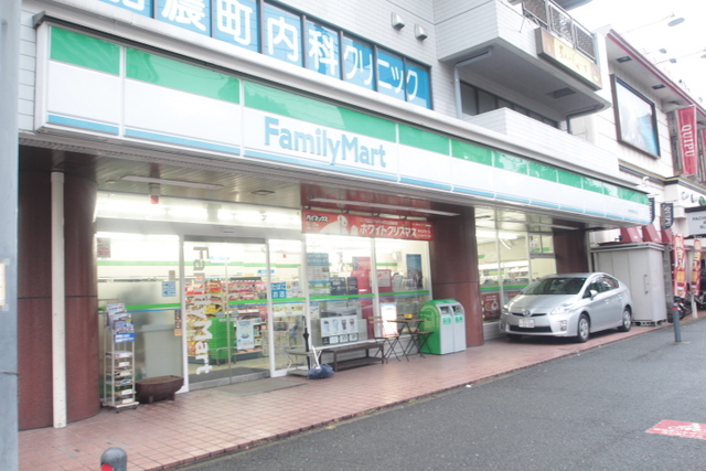コンビニ　ファミリーマート東戸塚駅東口店（コンビニ）まで500m