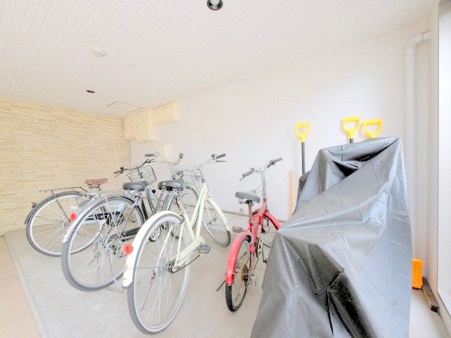 その他　雨風から守れる屋内駐輪場完備しています♪