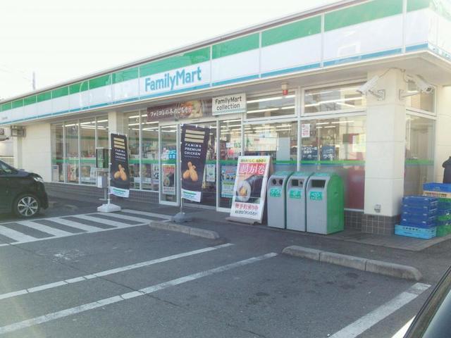 コンビニ　ファミリーマート（コンビニ）まで600m